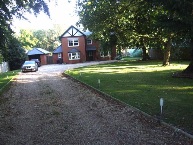 6 bedroom Detached House